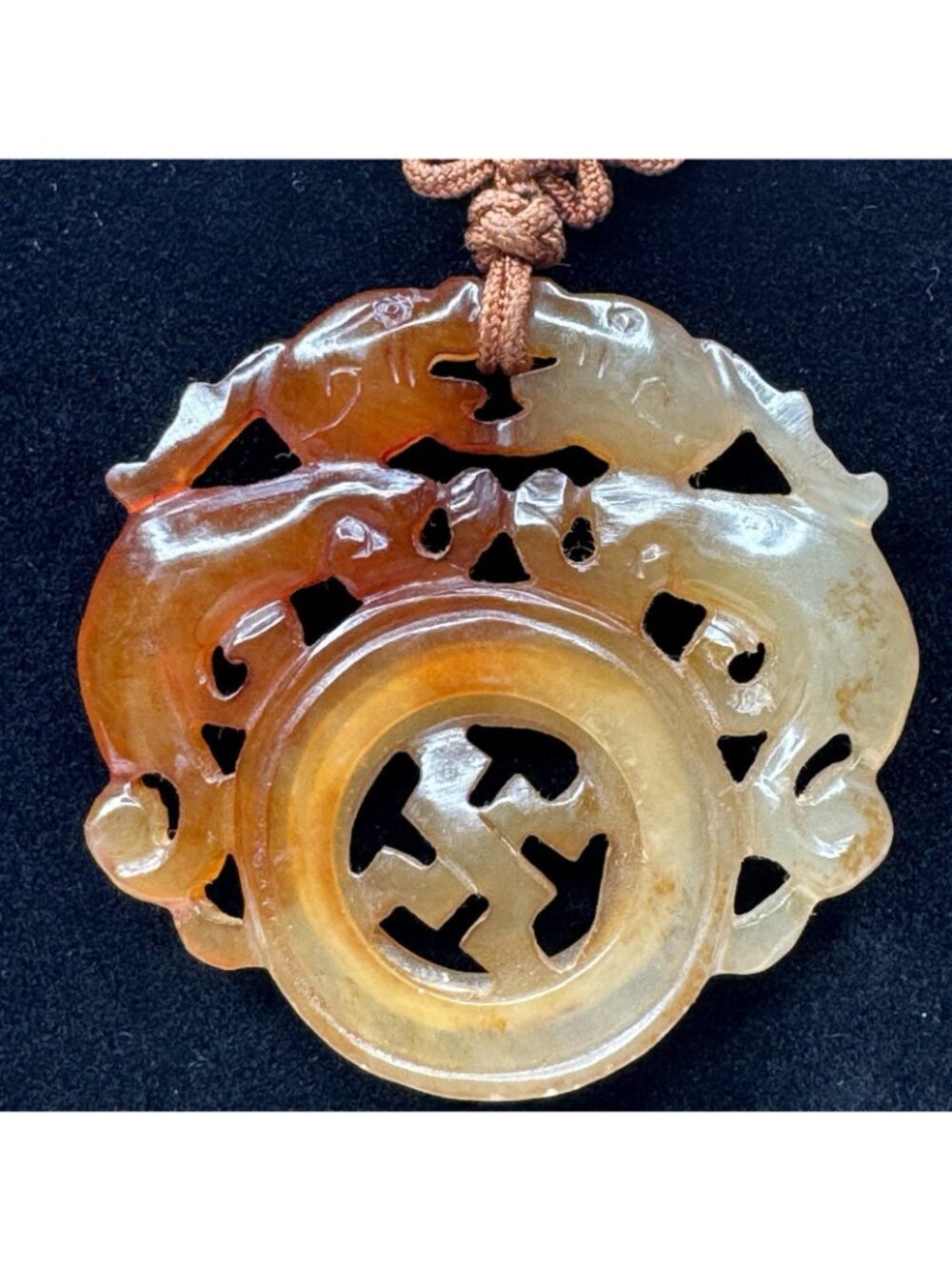 Chinese Pixiu Beast Pendant Carved Agate Spinning "Wan" Symbol Estate 42mm 1970s - Picture 7 of 16